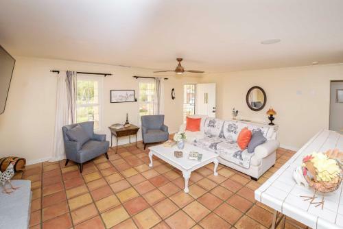Lovely Home With Patio In Temecula Wine Country!