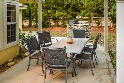 Lovely Home With Patio In Temecula Wine Country!