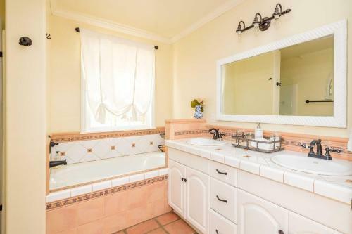 Lovely Home With Patio In Temecula Wine Country!