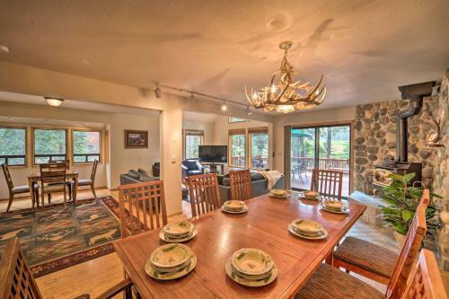 Truckee Golf Course Home With Hot Tub And Spacious Deck