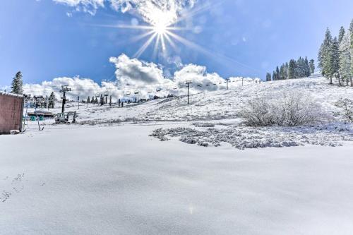 Modern Tahoe Donner Retreat With Deck And Grill!