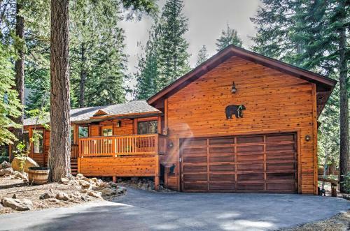 Cozy Truckee And Northstar Cabin With Den And Fireplace!