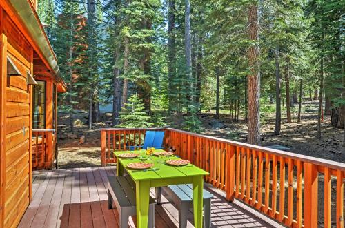 Cozy Truckee And Northstar Cabin With Den And Fireplace!