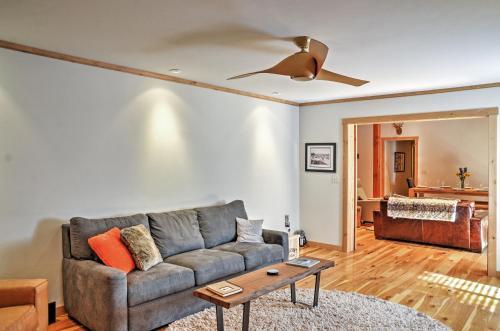 Cozy Truckee And Northstar Cabin With Den And Fireplace!