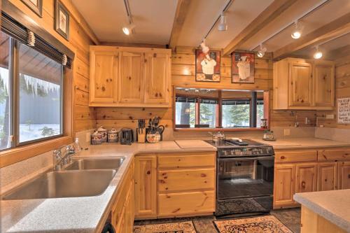 Idyllic Northstar Cabin With Shuttle 2 Mi To Resort!