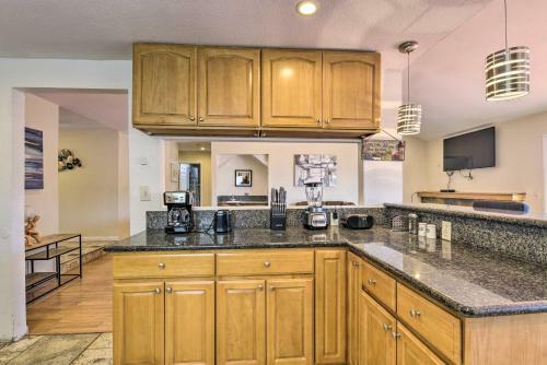 Vallejo Home With Spacious Deck, Hot Tub And Views