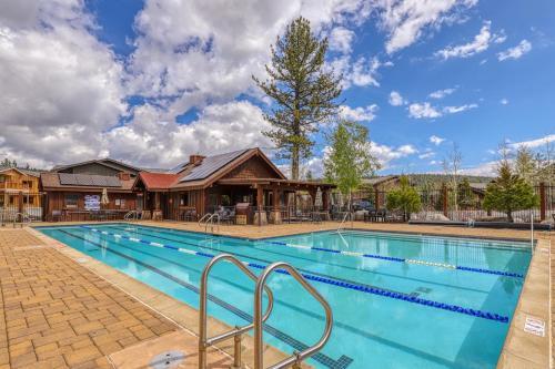 Comfortable And Convenient Truckee Condo
