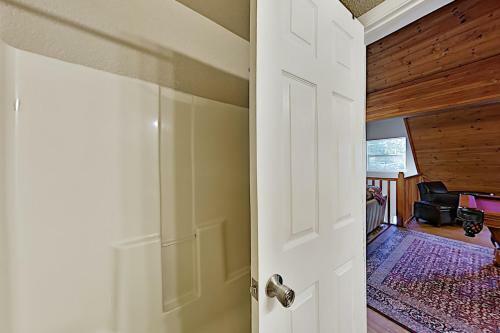 Tranquil Cabin - Big Deck, Pool Table, Near Trails Home