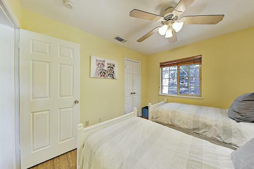 Tranquil Cabin - Big Deck, Pool Table, Near Trails Home