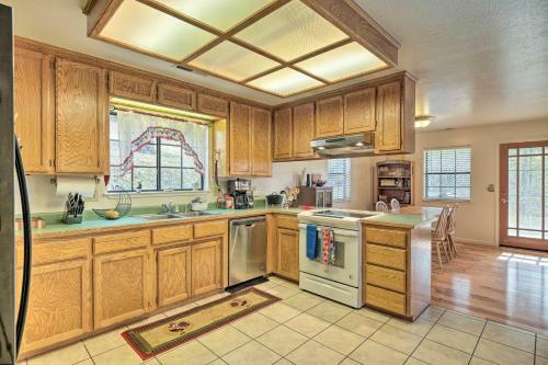 Peaceful Tuolumne Hideaway With Sweeping Views!