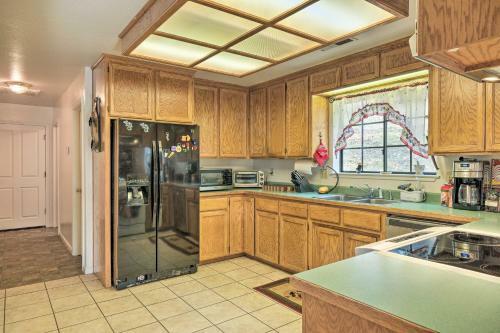 Peaceful Tuolumne Hideaway With Sweeping Views!