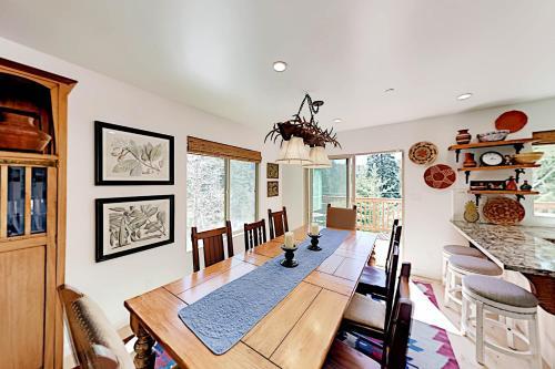 Exceptional Vacation Home In Twin Peaks Home