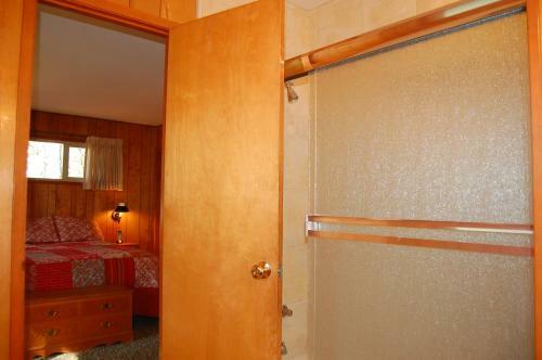 99 Yosemite Mountain Lodge