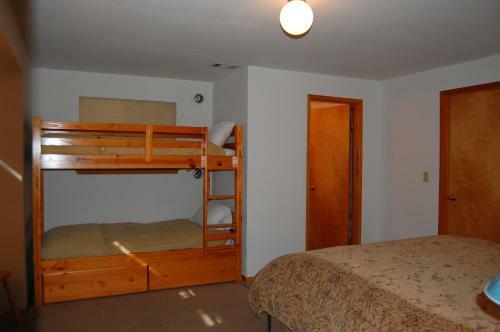 99 Yosemite Mountain Lodge