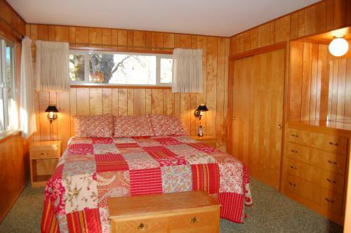 99 Yosemite Mountain Lodge