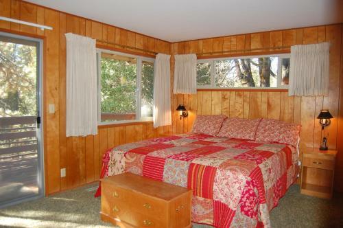 99 Yosemite Mountain Lodge