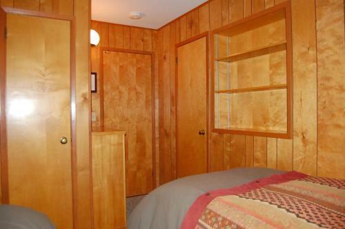 99 Yosemite Mountain Lodge