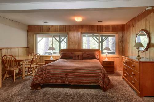 99 Yosemite Mountain Lodge