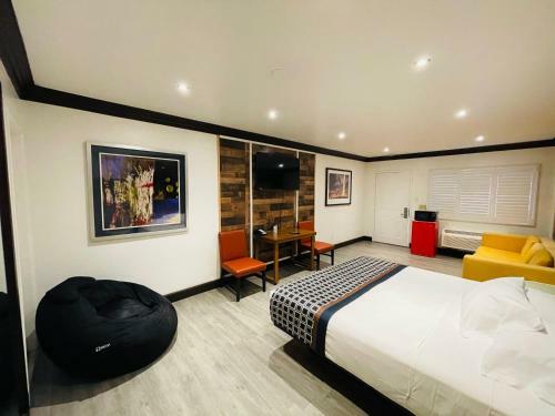 Hotel Casa Blanca Inn & Suites