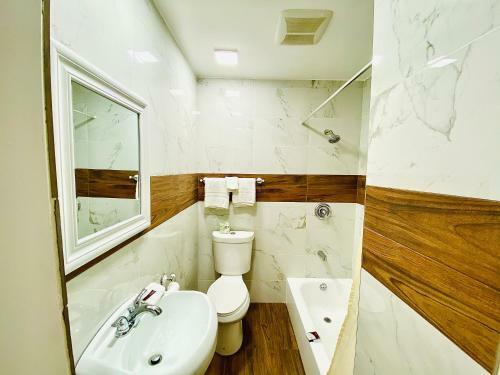Hotel Casa Blanca Inn & Suites