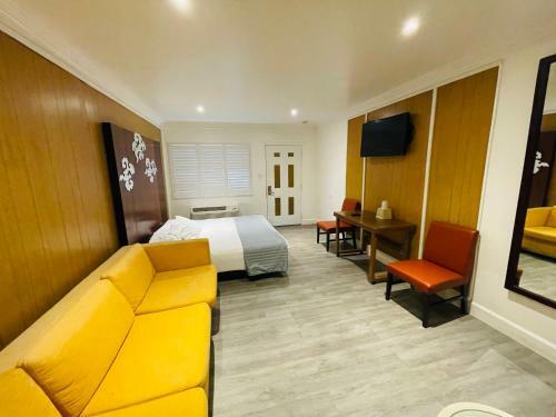 Hotel Casa Blanca Inn & Suites