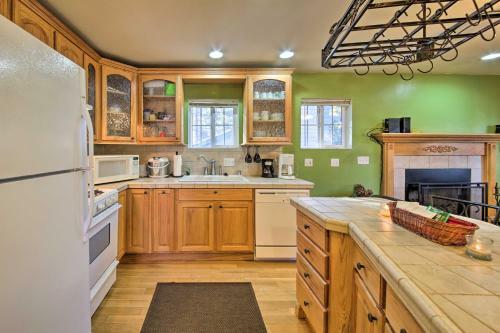 Cozy Big Bear Home - 15 Min To Lake And Skiing!