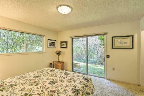 Woodsy Willow Creek Getaway With Pool And Deck!