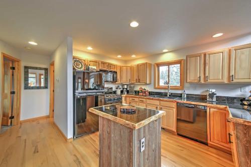 Rustic Alma Cabin On 2 Acres Hot Tub And Mtn Views!