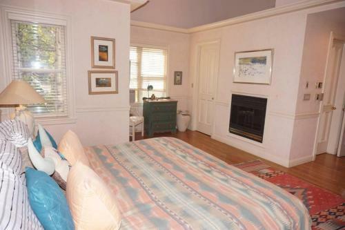 720 Bleeker St W (203146-7808) Home