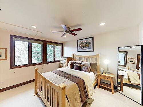 Mountain Gem Across From Slopes With Pool & Hot Tubs Townhouse