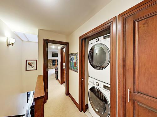 Mountain Gem Across From Slopes With Pool & Hot Tubs Townhouse