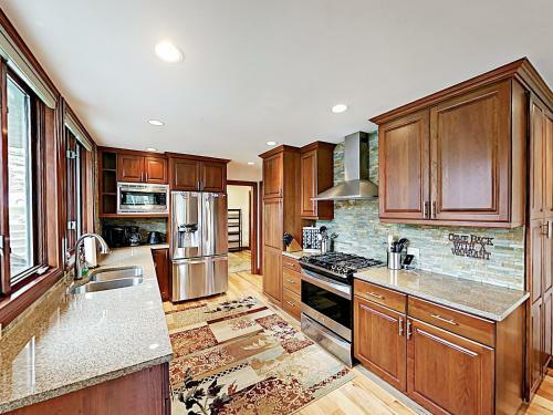 Mountain Gem Across From Slopes With Pool & Hot Tubs Townhouse