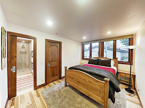 Mountain Gem Across From Slopes With Pool & Hot Tubs Townhouse