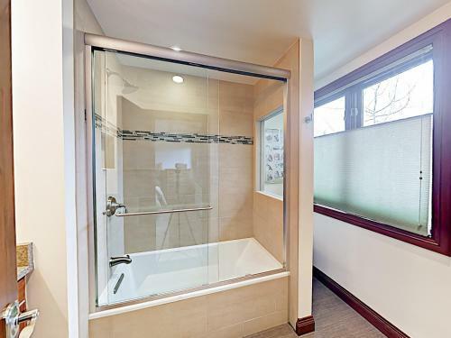 Mountain Gem Across From Slopes With Pool & Hot Tubs Townhouse