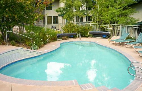 Mountain Gem Across From Slopes With Pool & Hot Tubs Townhouse