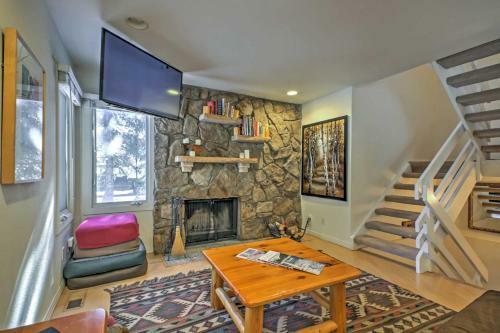 Spacious Aspen Townhouse With Mtn Views And Ski Access