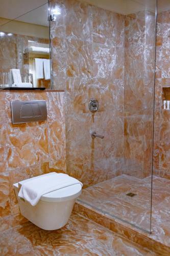 Hotel Crown Regency Beach Resort