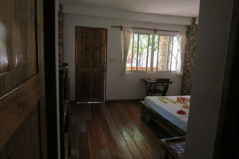 Hotel Tepanee Beach Resort