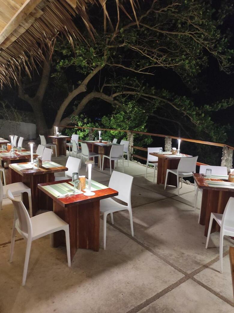 Hotel Tepanee Beach Resort