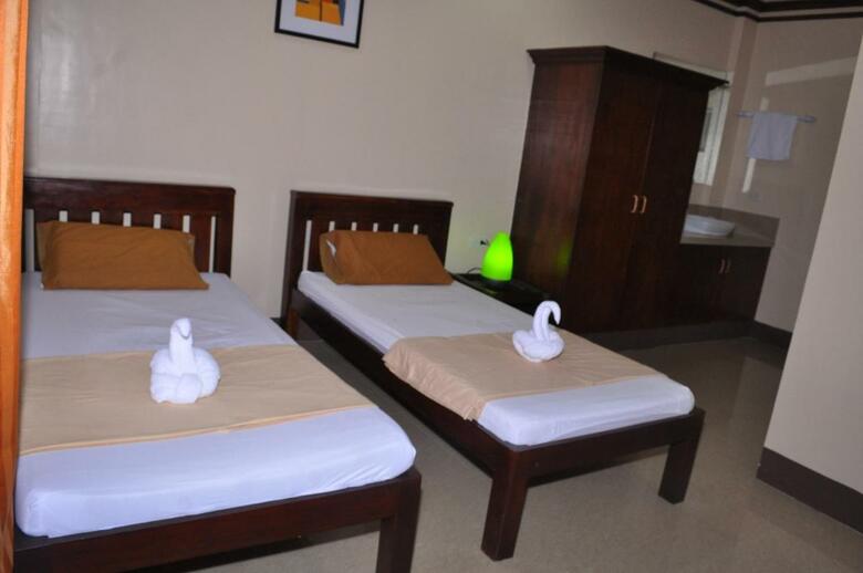 Hotel Slam's Garden Resort