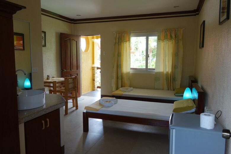 Hotel Slam's Garden Resort