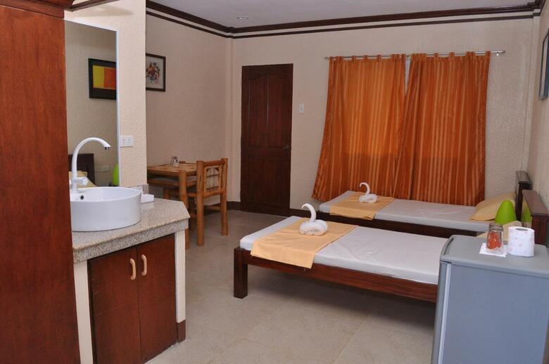 Hotel Slam's Garden Resort