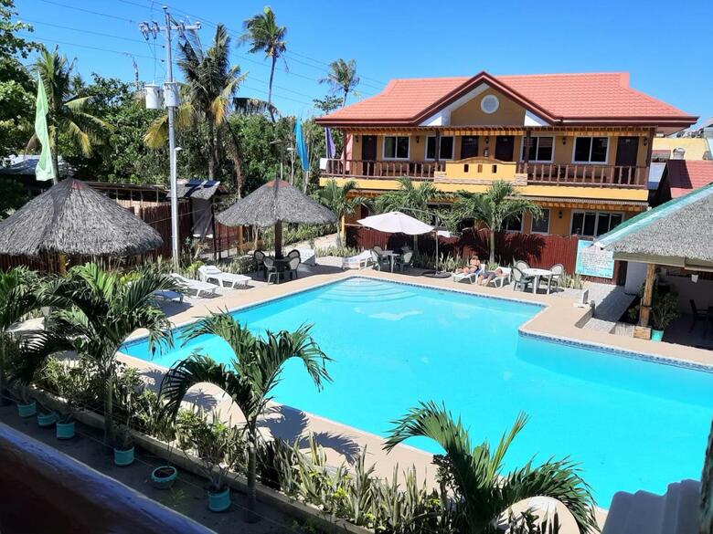 Hotel Slam's Garden Resort