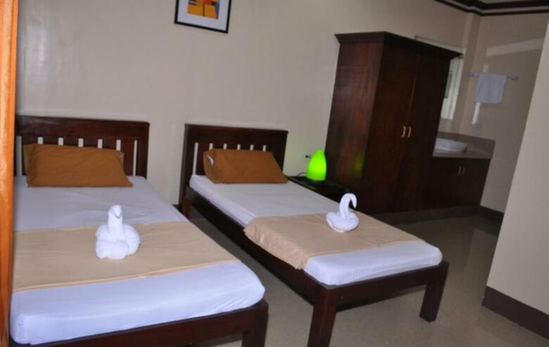 Hotel Slam's Garden Resort