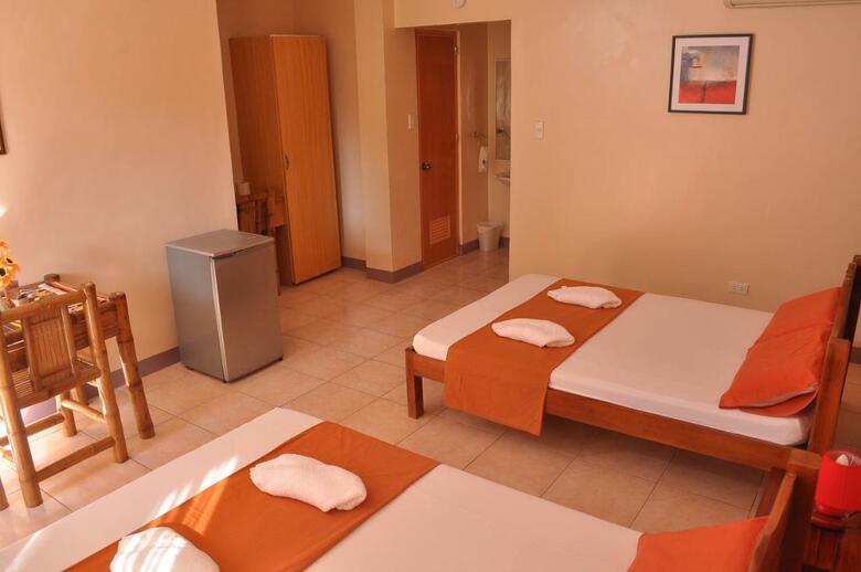 Hotel Slam's Garden Resort