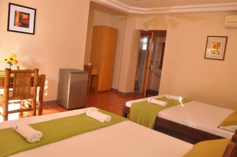 Hotel Slam's Garden Resort