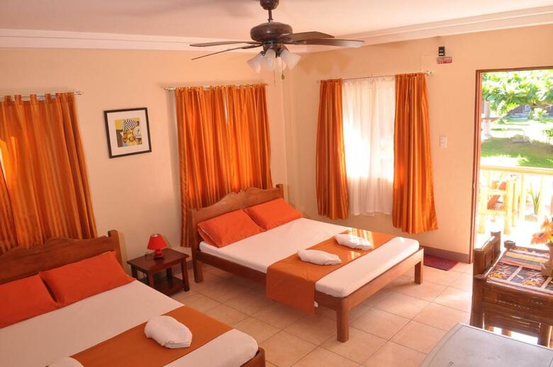Hotel Slam's Garden Resort