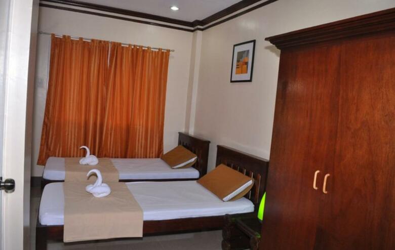 Hotel Slam's Garden Resort