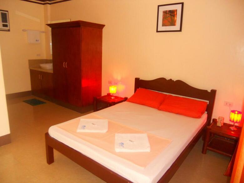 Hotel Slam's Garden Resort