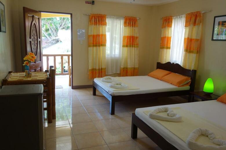 Hotel Slam's Garden Resort